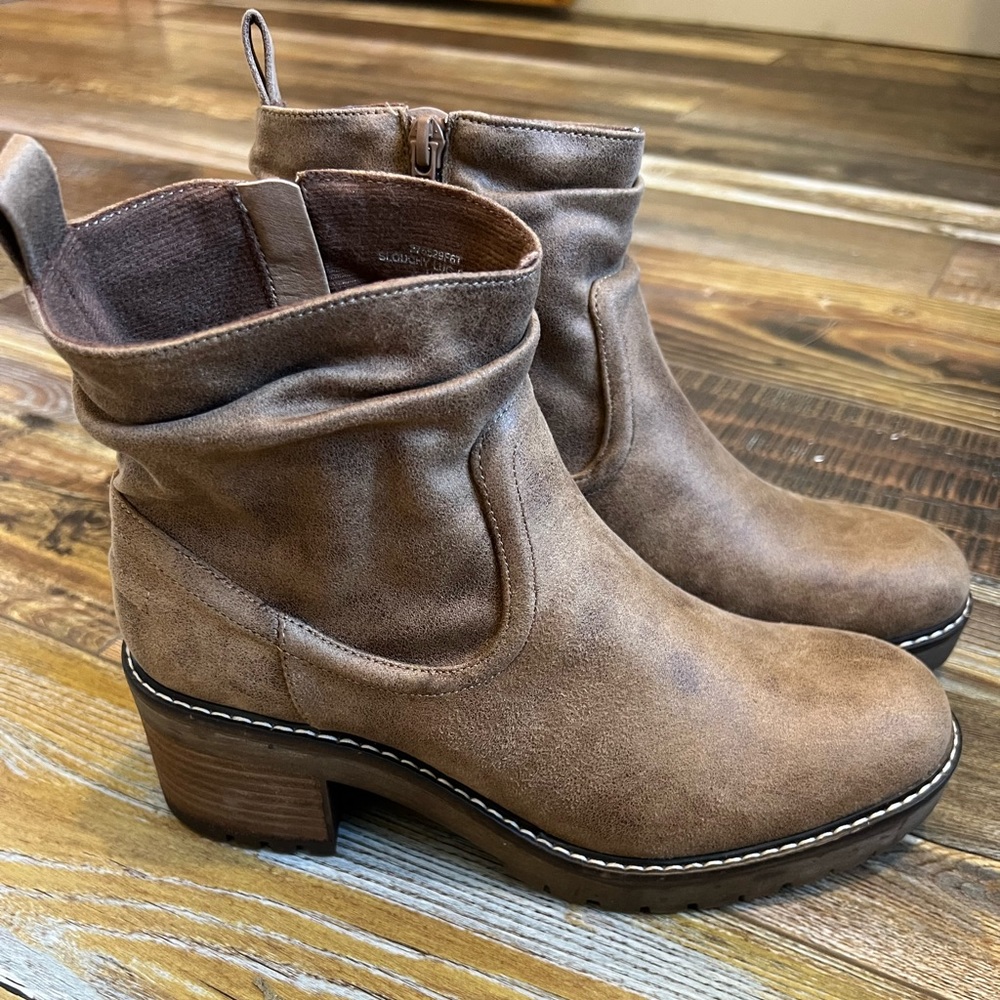 Woman’s Bullboxer Slouchy Ankle Boots. New with tags!  Size 9